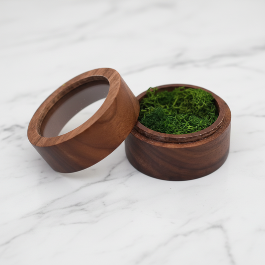 Luxury Wooden Ring Gift Box — Moss Interior & Glass Lid